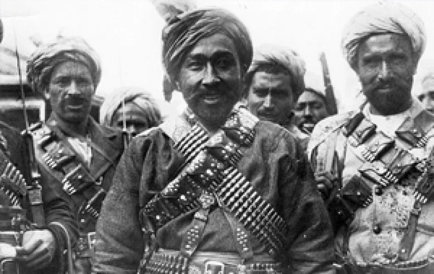 Жанар Акаев опровергает запрет, МИД КР направил запрос