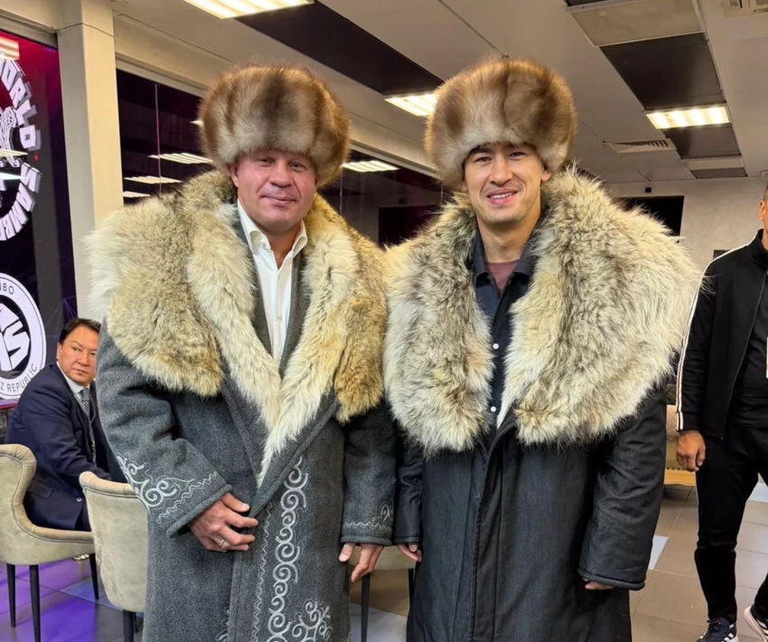 Дмитрий Бивол и Федор Емельяненко примерили национальные костюмы Кыргызстана