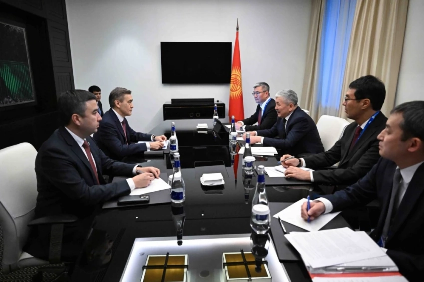 Председатель кабмина КР встретился с генсеком ШОС