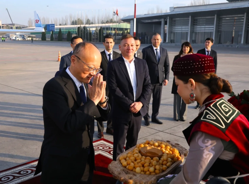 Президент АБР прибыл в Бишкек с рабочим визитом