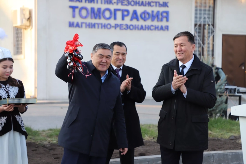 Ташиев передал Наццентру охраны материнства и детства служебные автомобили