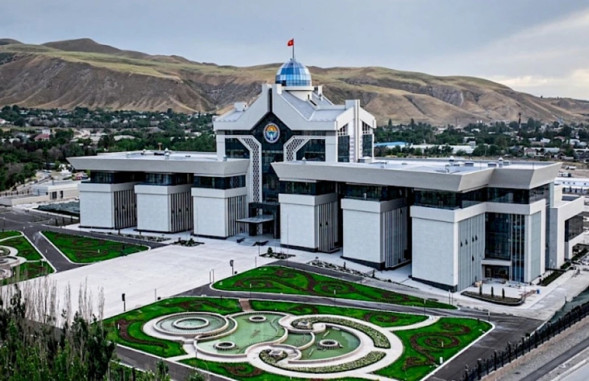 Кого или что будут показывать на гигантском экране рядом с резиденцией «Ынтымак Ордо»?