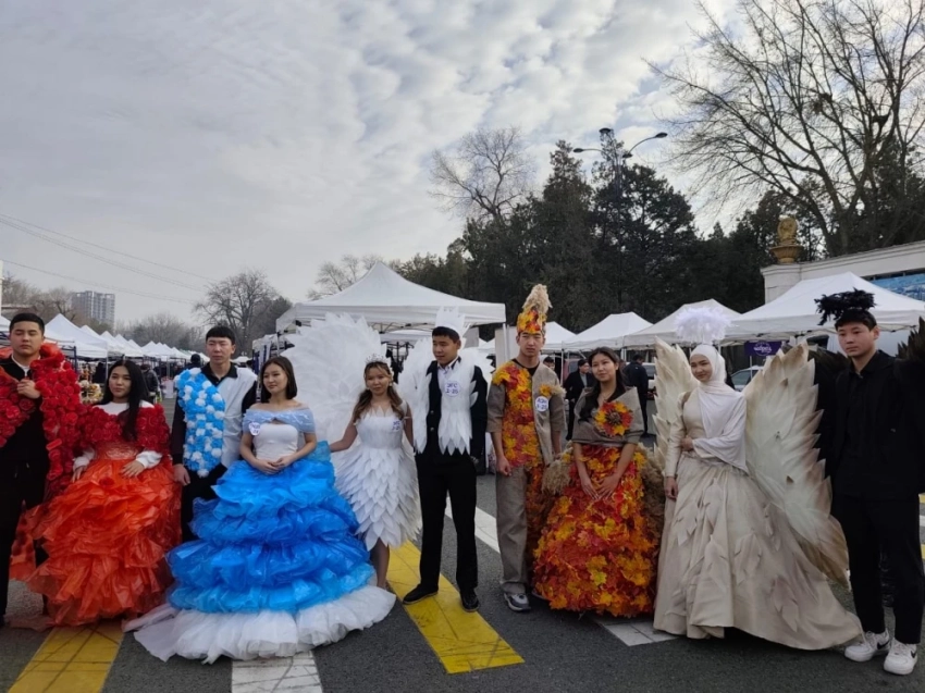 Осенняя коллекция лицея №3 стала украшением сельхозярмарки в Бишкеке