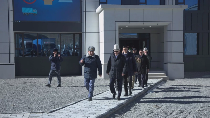 Адылбек Касымалиев ознакомился с работой КПП «Торугарт» и нового угольного разреза