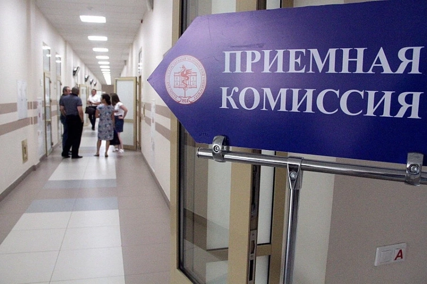 Три недели осталось до завершения приемной компании в вузы России