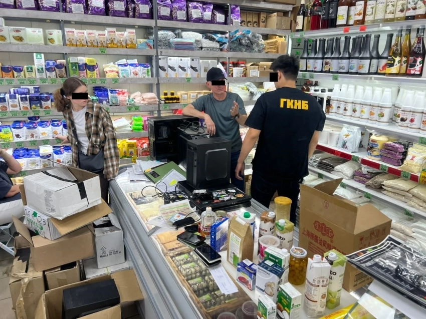 Просрочка из «Корзинки». В КР разоблачена схема продажи просроченных товаров под видом элитной продукции