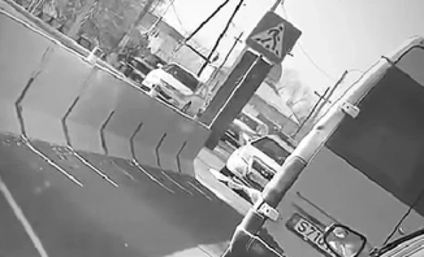 Грузовик сбил насмерть школьницу на трассе Бишкек-Кара-Балта