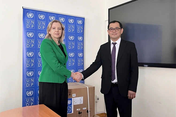 Пять новых аппаратов ИВЛ отправят в Баткен в помощь новорожденным