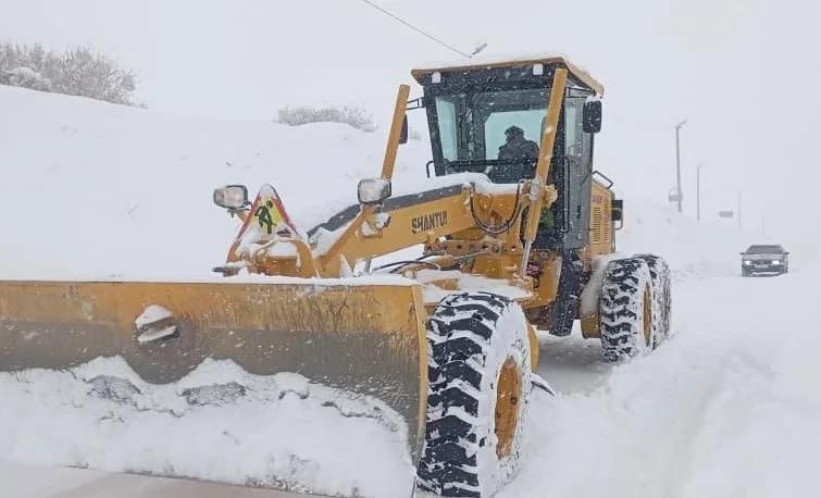 Минтранс о ситуации на перевалах: пурга, заносы и непрерывная расчистка