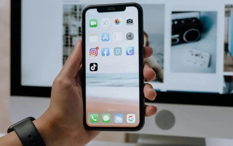 Австралия первой в мире запретила соцсети для детей: что будет за нарушение закона