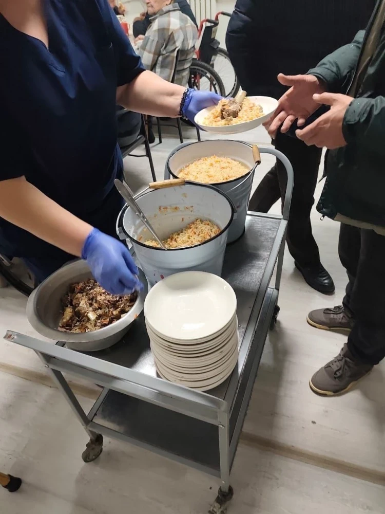 "Ярмарка на выходных" в Бишкеке делится добротой с социальными учреждениями