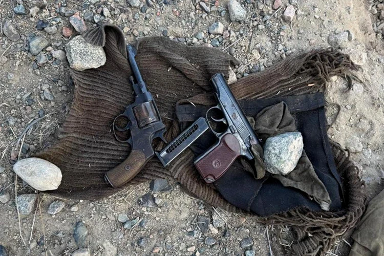 На окраине Балыкчи обнаружен тайник с огнестрельным оружием