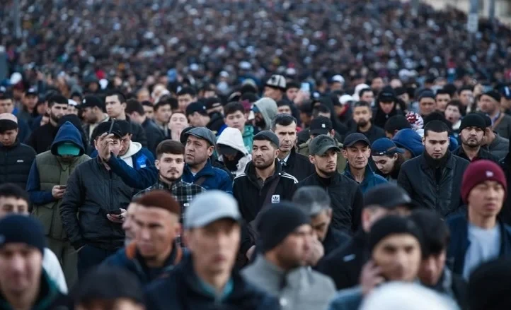 За рубежом находятся около 800 тысяч кыргызстанцев – Минтруда