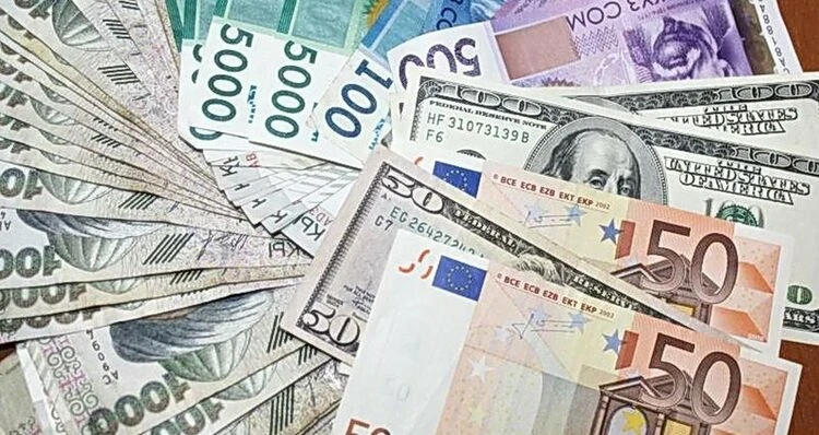 Сом подешевел, несмотря на валютную интервенцию. Курс на 23 декабря