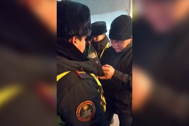 МВД уволило трех милиционеров после проверок — хотели пройти на концерт