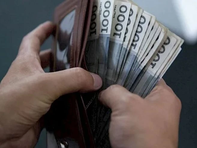 Садыр Жапаров: Зарплаты учителей и врачей с 1 апреля вырастут вдвое