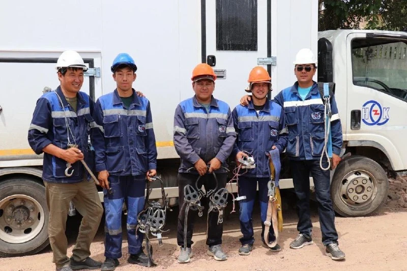 Как будут работать энергетики в праздники и куда звонить, если выключат свет (контакты)