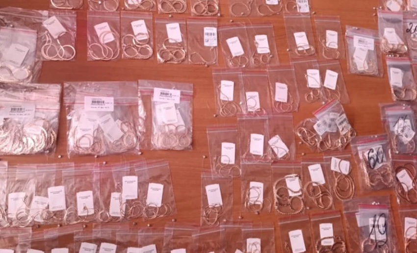 В Оше пресечена попытка незаконного ввоза золотых изделий