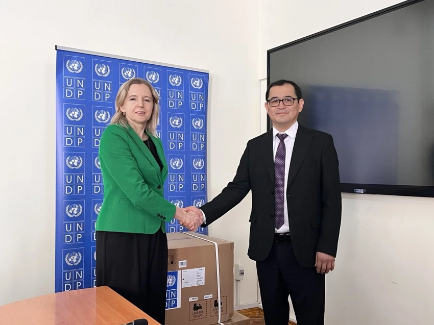 Баткенской области передали пять аппаратов ИВЛ для новорожденных