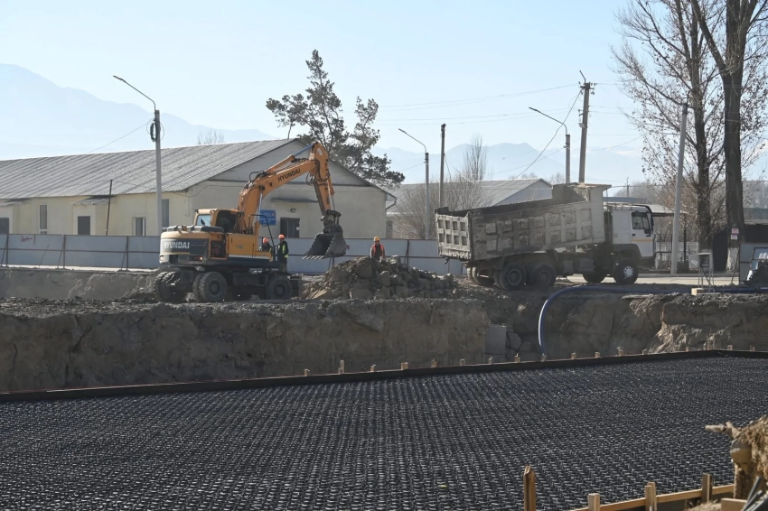 В Кочкоре появится новая больница: министр ознакомился с ходом работ