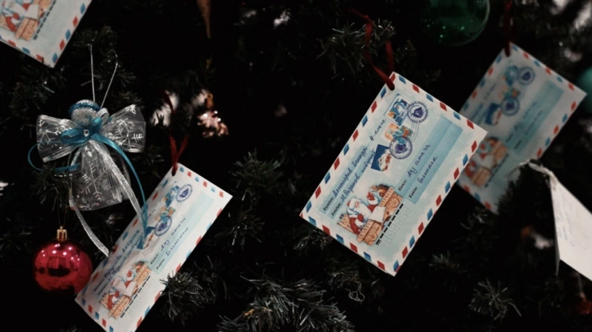 Письма, которые ждут своего Деда Мороза. Как проходит "Елка желаний" в этом году