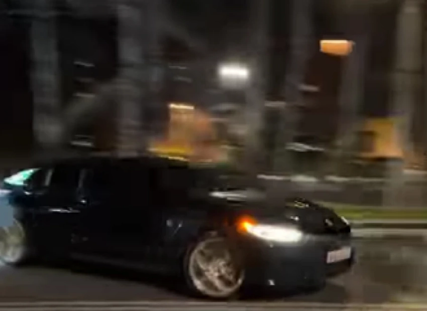 Водитель дрифтовал на улицах Бишкека. Его нашли милиционеры