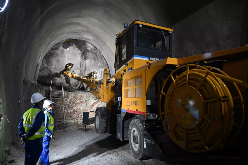 В Манаса обсудили строительство железно дороги «Китай — Кыргызстан — Узбекистан»