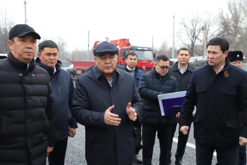 Камчыбек Ташиев по поручению президента проверил стройку в центре Бишкека