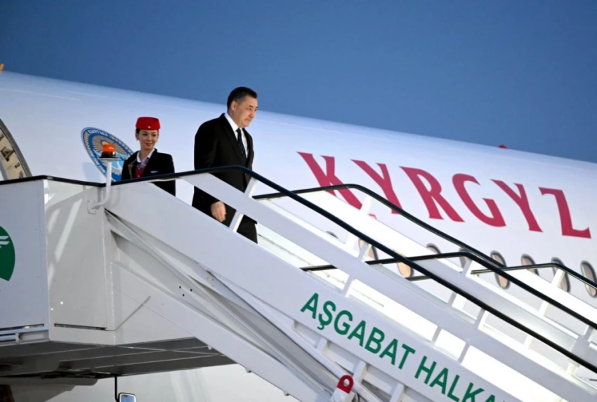 Садыр Жапаров прибыл с рабочим визитом в Туркменистан. Как его встретили