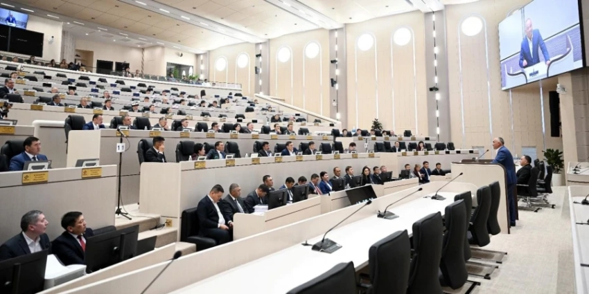 С января депутаты Жогорку Кенеша будут голосовать только по отпечаткам пальцев