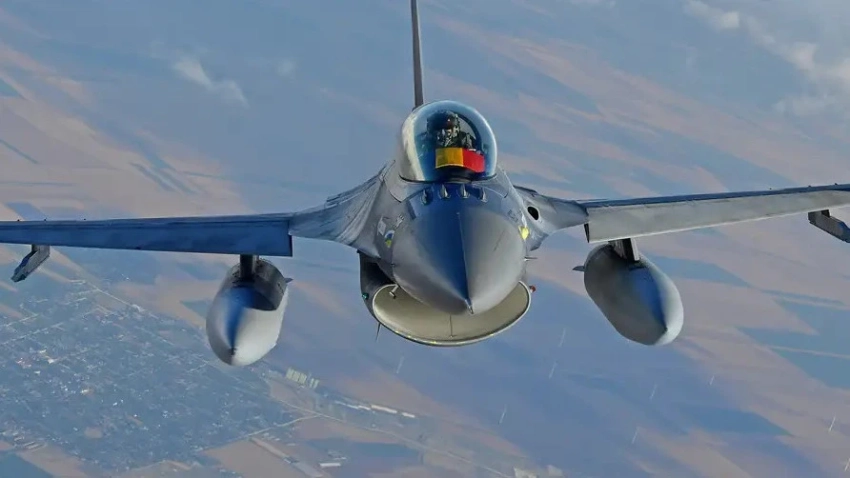 США подняли в небо два истребителя F-16 из-за атаки в Пальмире