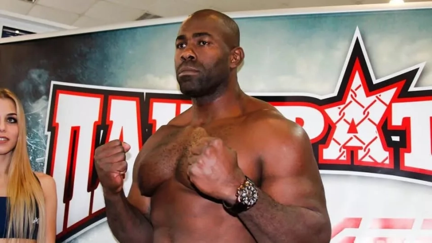 Бывший боец UFC пропал без вести во время купания в реке