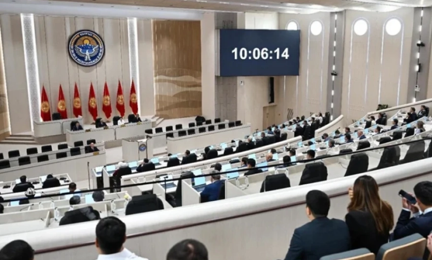 «Исторический самороспуск»: а депутаты в ЖК остались прежние, даже спикер