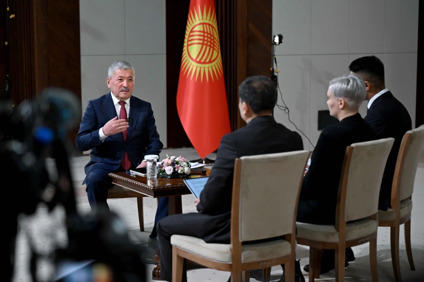 Год у руля кабмина. Адылбек Касымалиев подвел итоги 2025 года в интервью телеканалам страны