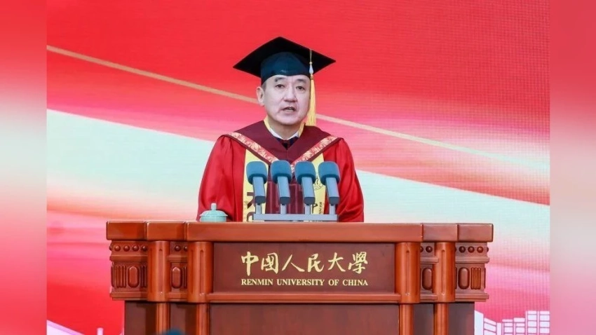 Бывший глава МИД и депутат ВГХ был удостоен почетной докторской степени Китайского народного университета