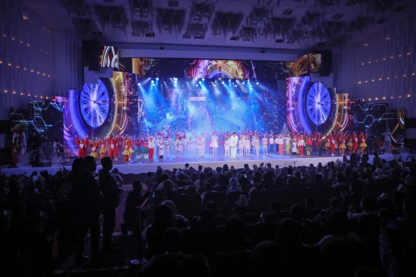 В Бишкеке прошла Президентская новогодняя елка для детей