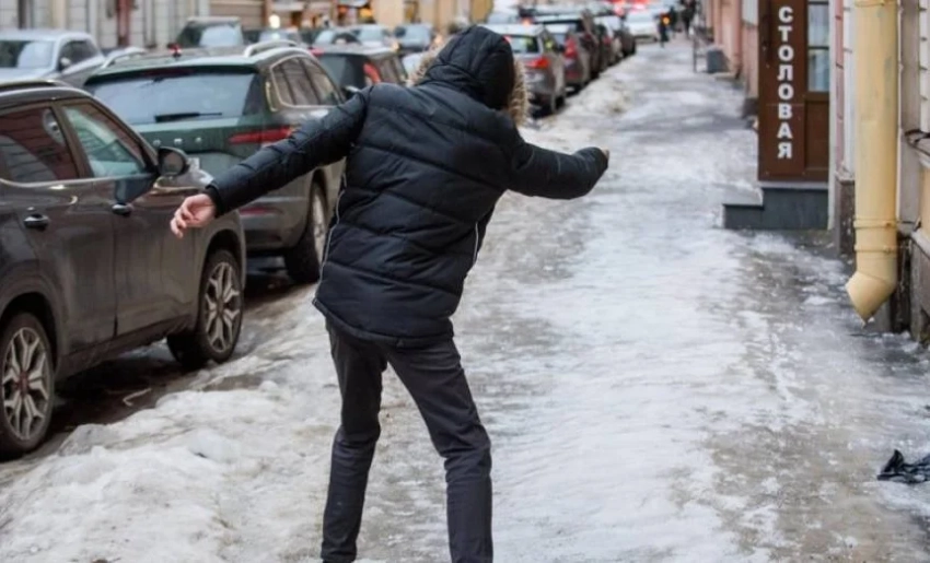 Скользко и опасно: что советуют врачи в период гололеда