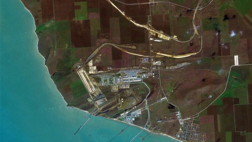 Украинские беспилотники атаковали причалы и суда в крупном нефтяном порту Краснодарского края РФ, - местные власти