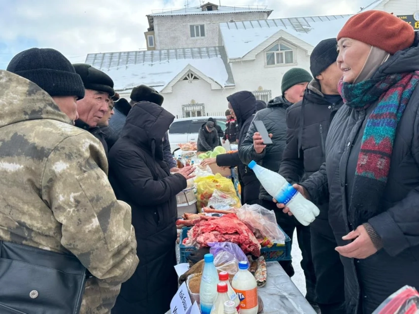 Мясо по 650 сомов. Как прошла продовольственная ярмарка в Нарыне