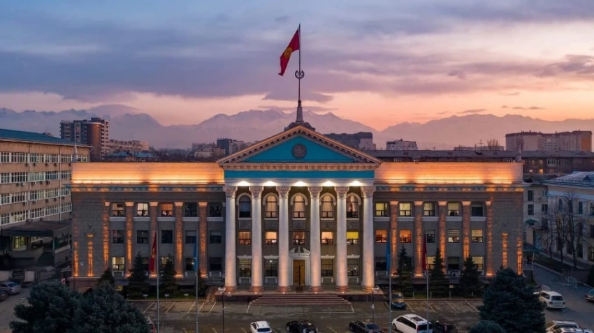 Главу кабмина попросили заставить мэрию Бишкека работать