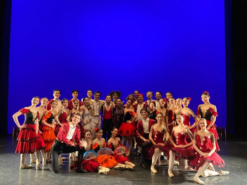 "Большой триумф". Артисты театра оперы и балета вернулись с гастролей в Испании