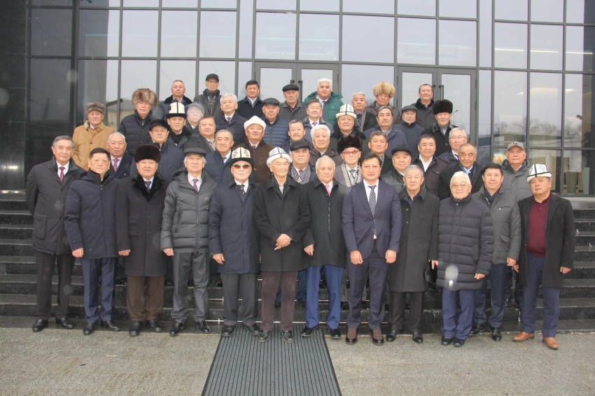 Камчыбек Ташиев встретился с делегатами IV Народного курултая