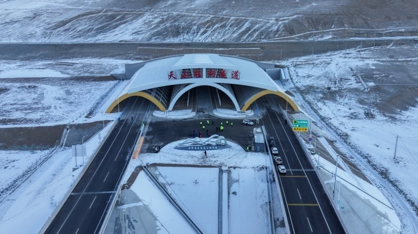 Китай построил под Тянь-Шанем самый длинный тоннель в мире