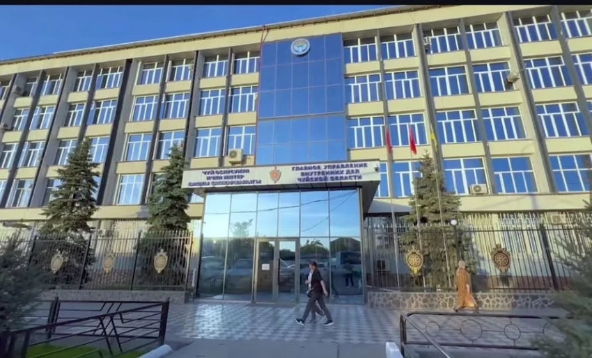 В Ново-Покровке женщину с детьми преследовал супруг. Как отреагировали в милиции