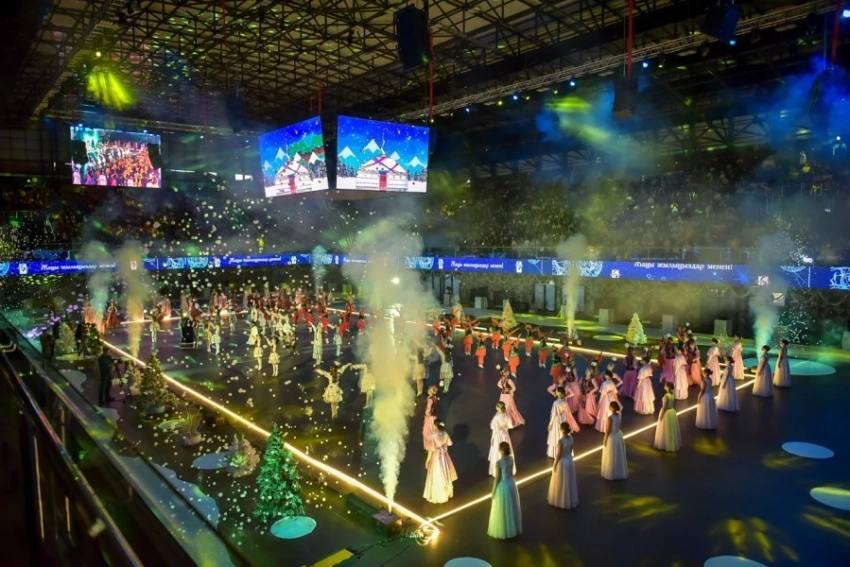 В Бишкеке прошла новогодняя елка мэра города для маленьких горожан