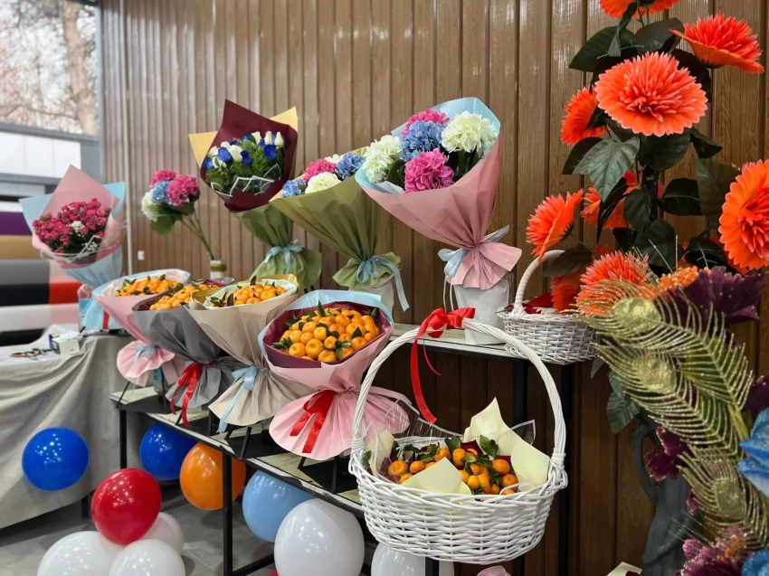 В городе Ош открыли современный цветочный базар