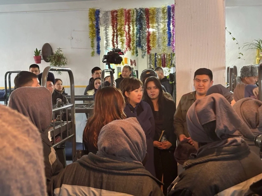 Акыйкатчы проверила условия содержания в женской колонии №2