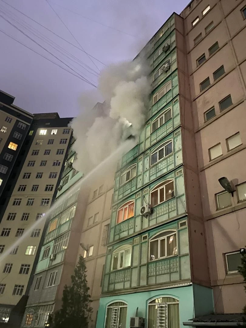 Спасатели эвакуировали из многоэтажного дома 20 человек