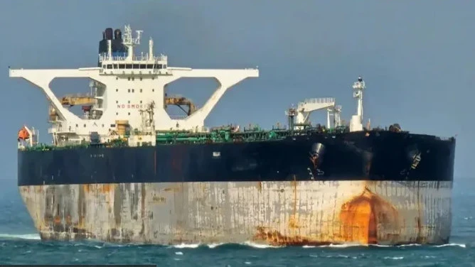 The Wall Street Journal: Россия направила подлодку для сопровождения нефтяного танкера, который преследуют США