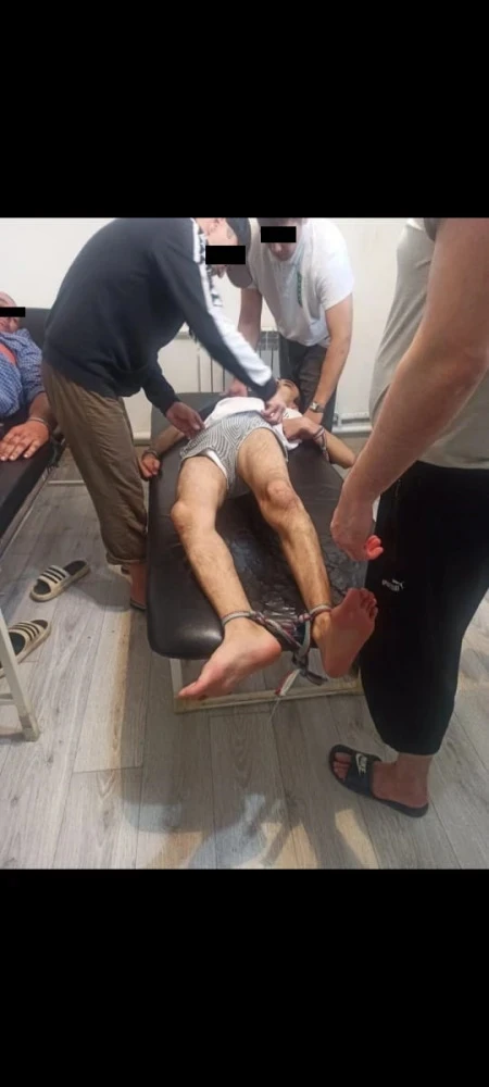 Сотрудников реабилитационного центра в Бишкеке обвинили в издевательствах над пациентами